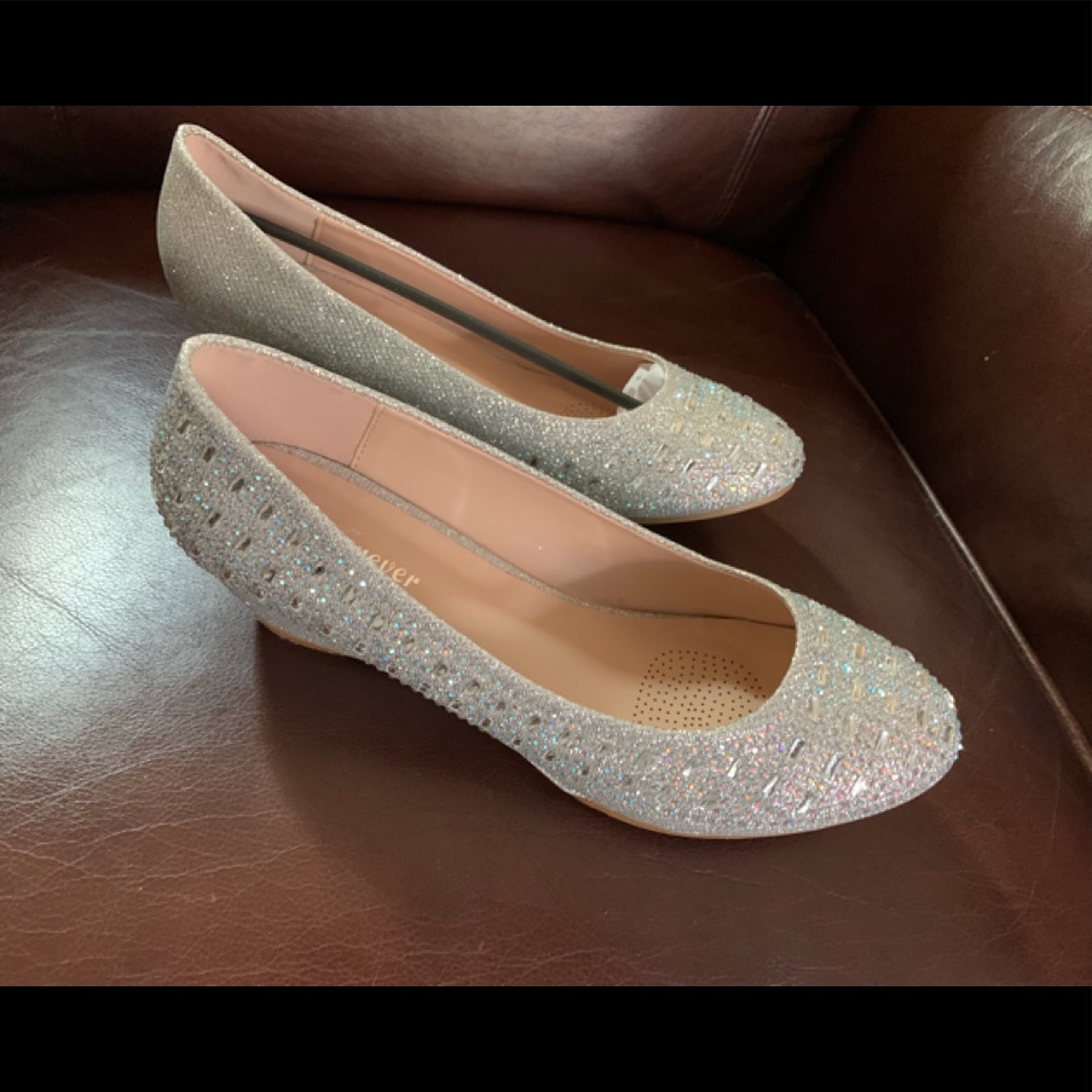 Forever size  9 gold sequins